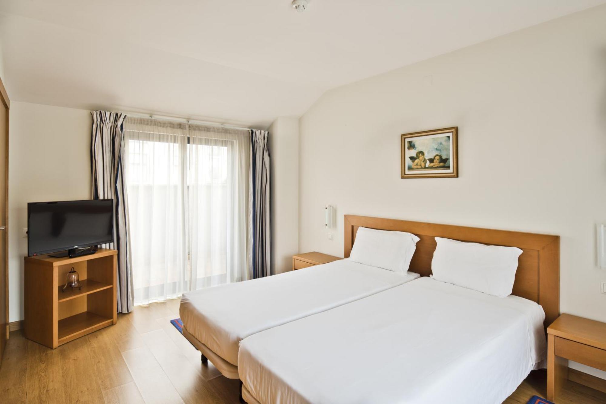 Lam Hotel Estarreja Buitenkant foto