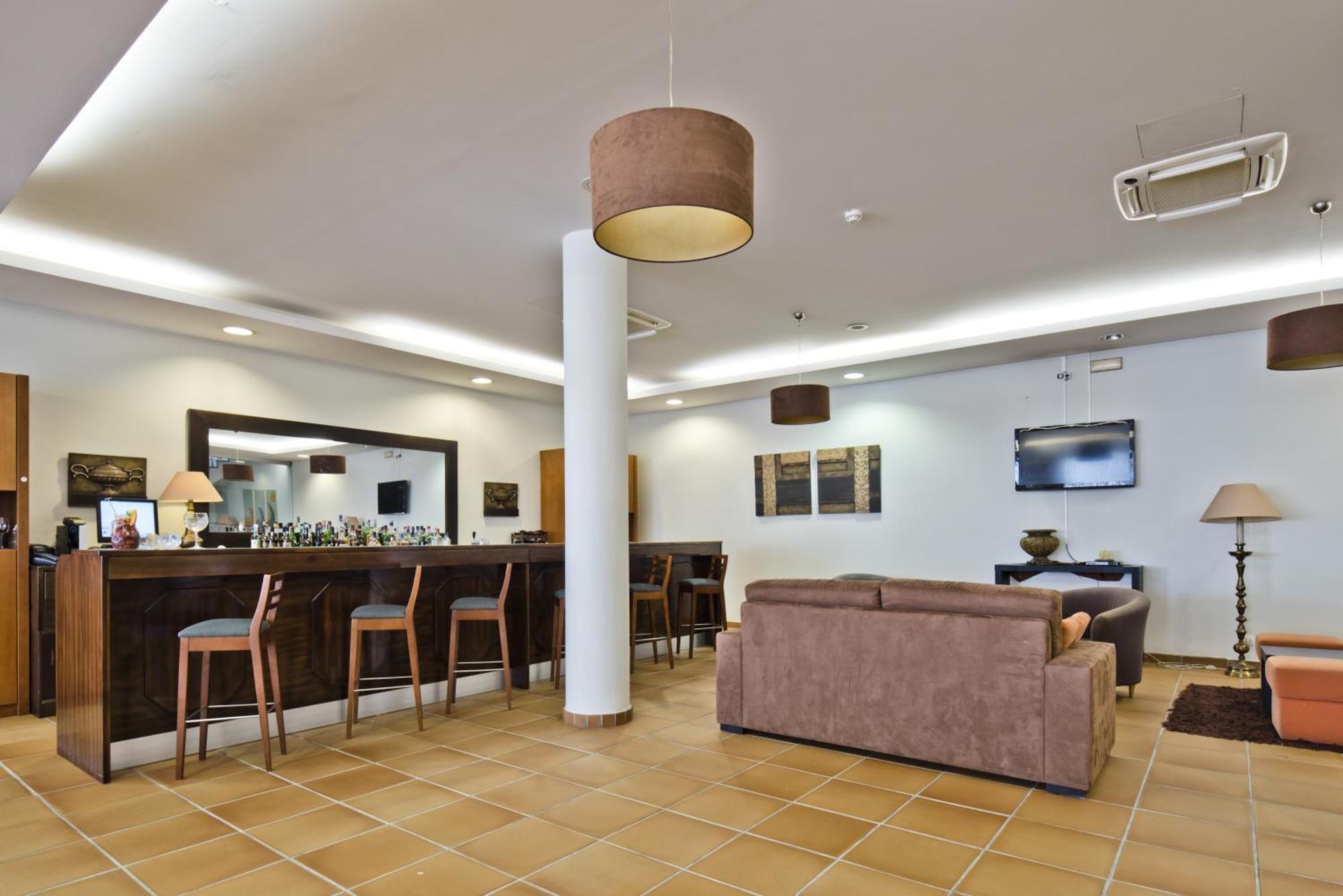 Lam Hotel Estarreja Buitenkant foto